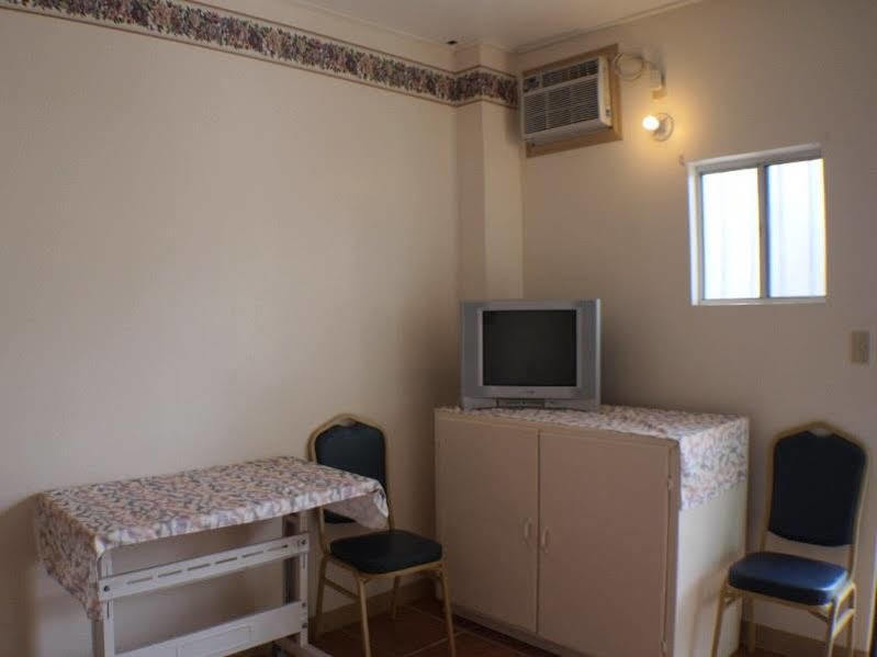Micro Beach Hotel ガラパン エクステリア 写真